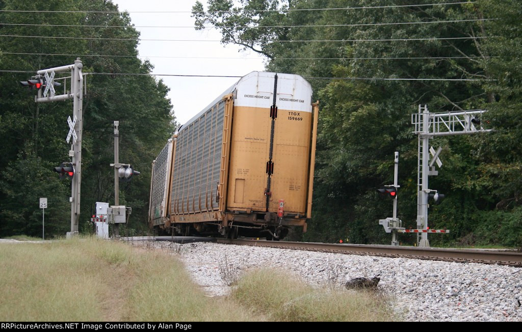 TTGX 159669 crosses Flat Shoals Road